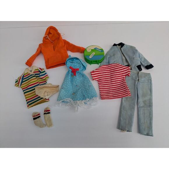 VTG 1960s Barbie Doll Lot w/ Case, Clothes, Blow-Up Furniture Accessories - Picture 5 of 11